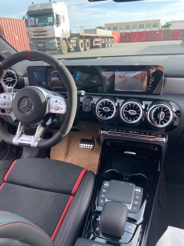 Nội thất Mercedes-AMG A45 S 4Matic 2020 đầu ti&ecirc;n về Việt Nam
