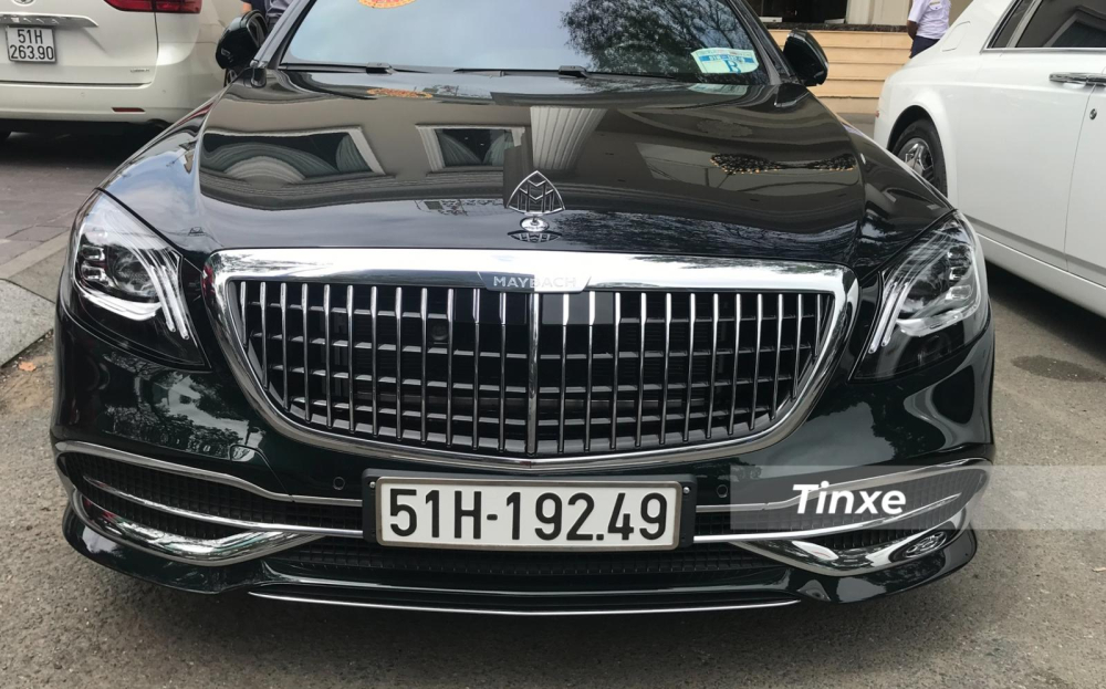 Lưới tản nhiệt Mercedes-Maybach Ultimate Luxury trên Mercedes-Maybach S450 4Matic Lưới tản nhiệt Mercedes-Maybach Ultimate Luxury trên Mercedes-Maybach S450 4Matic