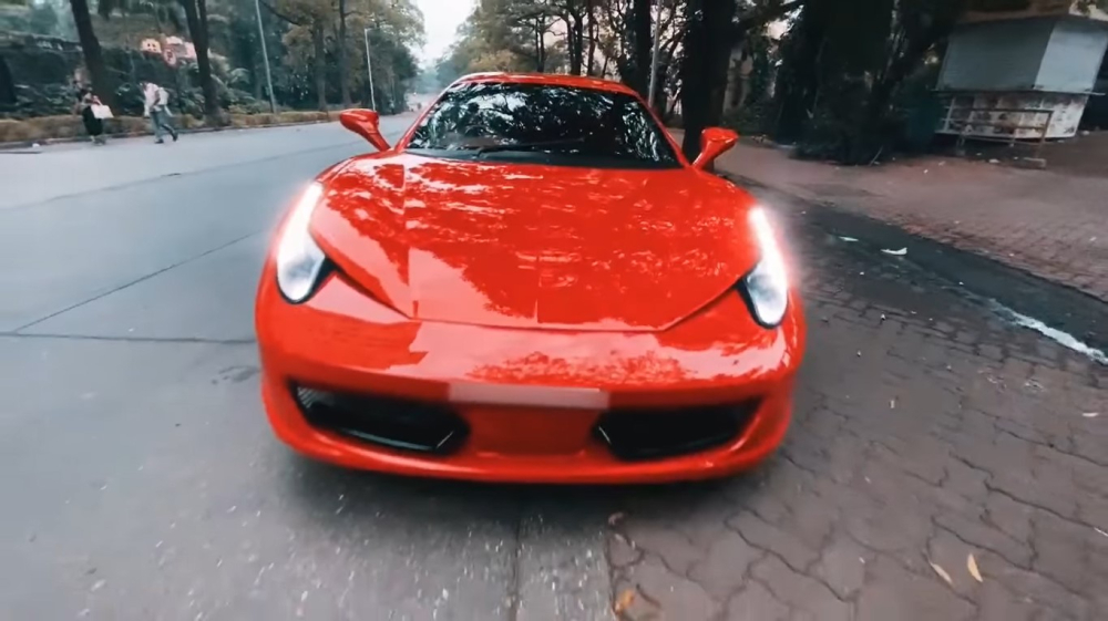 Cận cảnh đầu xe của chiếc Ferrari 458 Italia tự chế Cận cảnh đầu xe của chiếc Ferrari 458 Italia tự chế