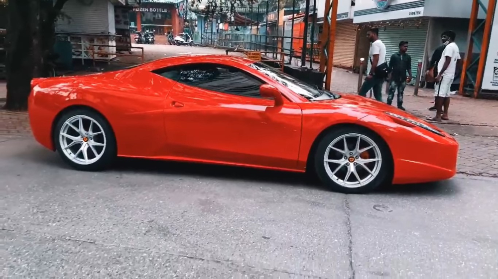 Thiết kế bên sườn của chiếc Ferrari 458 Italia tự chế Thiết kế bên sườn của chiếc Ferrari 458 Italia tự chế