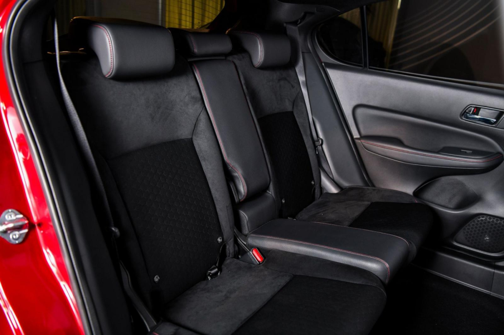 H&agrave;ng ghế sau của Honda City Hatchback 2021 được khẳng định l&agrave; rộng hơn sedan