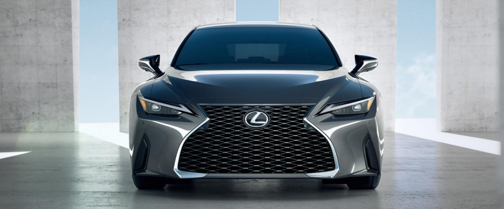 Cận cảnh thiết kế đầu xe của Lexus IS 2021