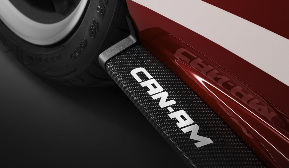 Logo Can-Am tr&ecirc;n si&ecirc;u xe McLaren 650S Spider giới hạn