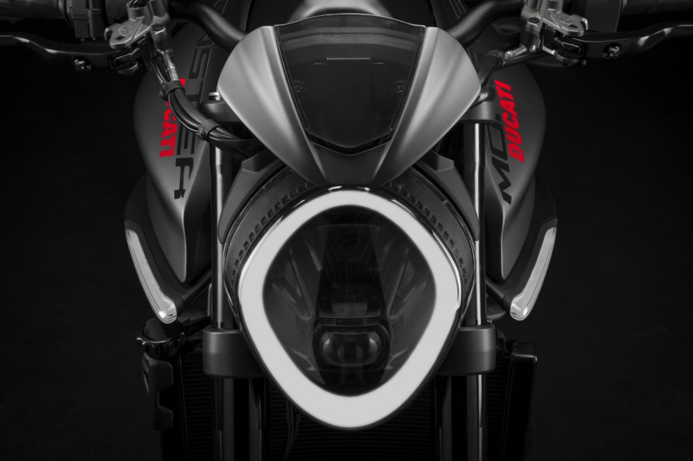 Pha đèn Ducati Monster 2021 có thiết kế khá giống với Naked bike của MV Agusta Pha đèn Ducati Monster 2021 có thiết kế khá giống với Naked bike của MV Agusta