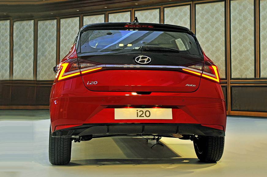 Điểm nhấn ở đuôi xe của Hyundai i20 2021 là cụm đèn hậu hình chữ Z Điểm nhấn ở đuôi xe của Hyundai i20 2021 là cụm đèn hậu hình chữ Z