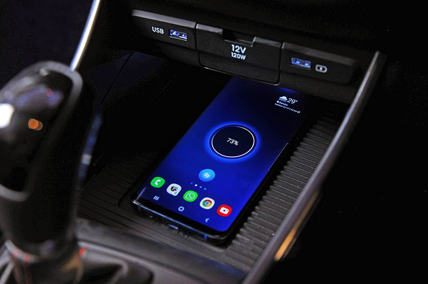 Sạc điện thoại thông minh không dây của Hyundai i20 2021 Sạc điện thoại thông minh không dây của Hyundai i20 2021