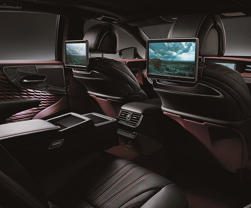 Màn hình giải trí đằng sau của Lexus LS 2021
