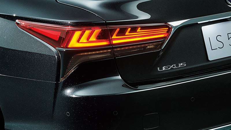 Đèn hậu của Lexus LS 2021