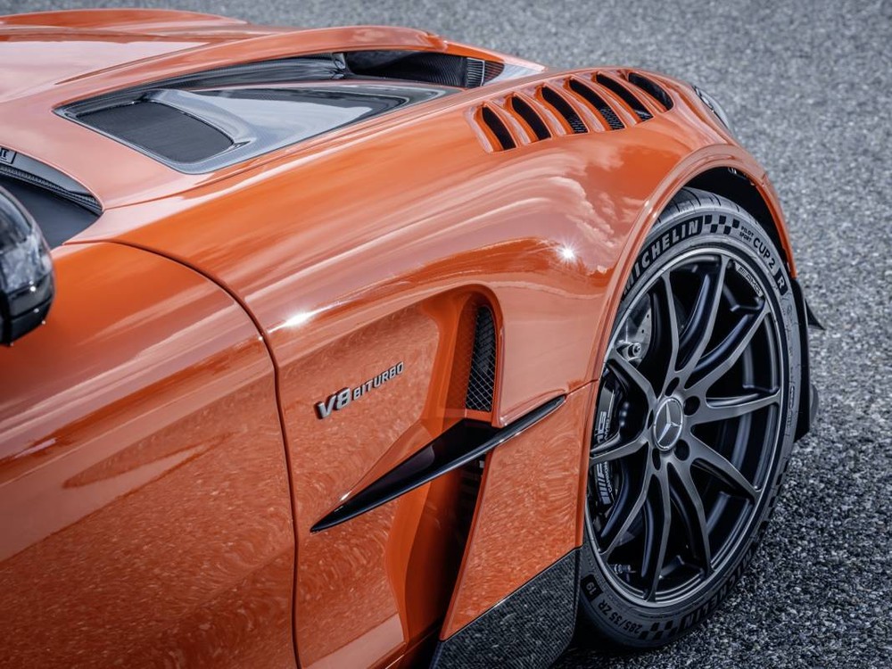 Mercedes-AMG GT Black Series được trang bị động cơ V8, Biturbo, dung t&iacute;ch 4.0 l&iacute;t mang đến c&ocirc;ng suất 720 m&atilde; lực