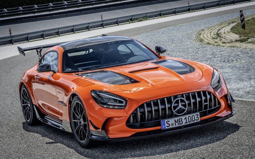 Giới nh&agrave; gi&agrave;u Mỹ cần phải bỏ ra hơn 7,5 tỷ đồng để sở hữu Mercedes-AMG GT Black Series