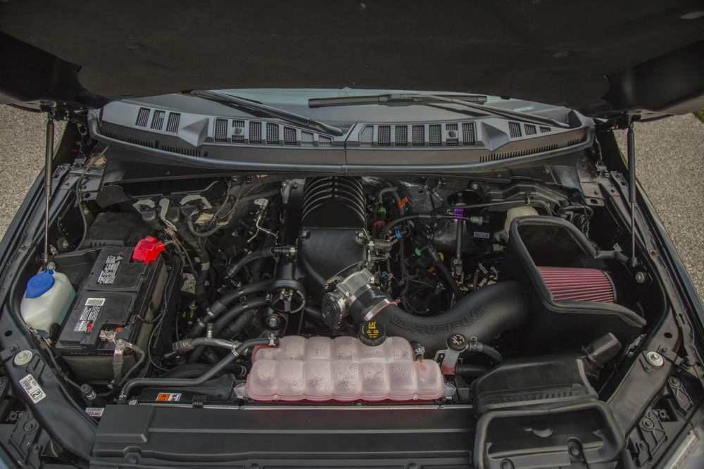 Hệ thống động cơ xe giờ đ&acirc;y sản sinh tr&ecirc;n 800 m&atilde; lực