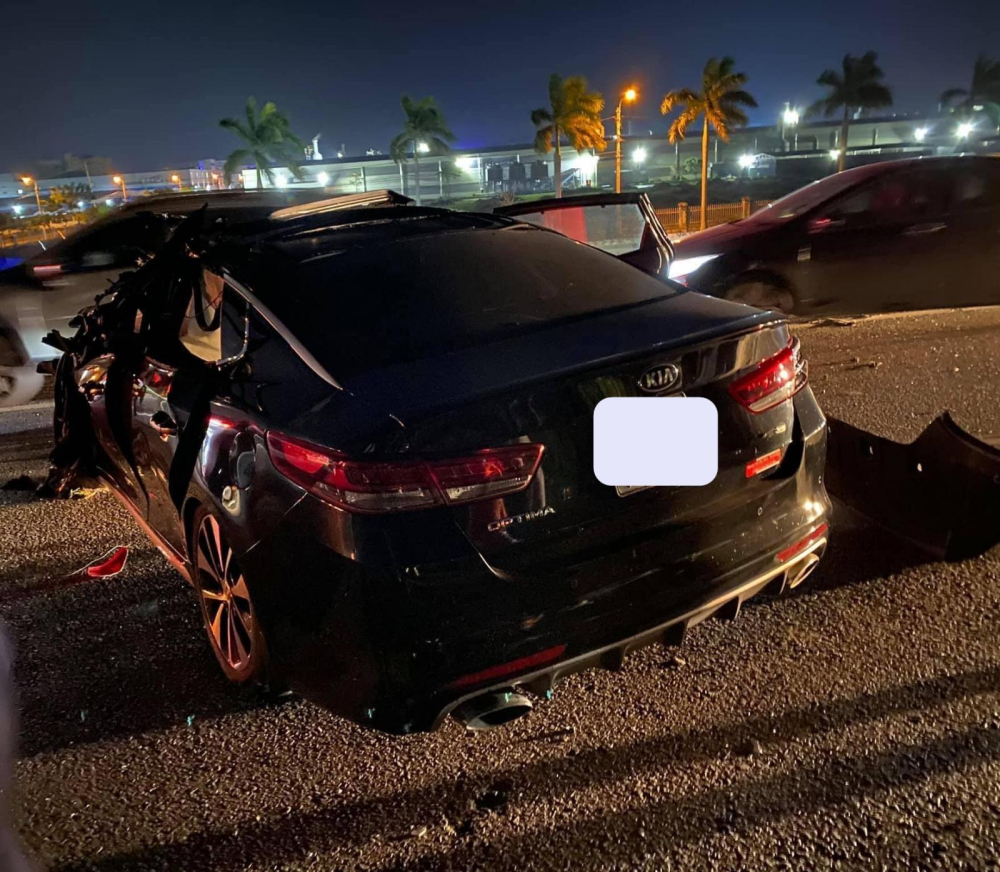 Chiếc xe Kia Optima tại hiện trường vụ tai nạn Chiếc xe Kia Optima tại hiện trường vụ tai nạn