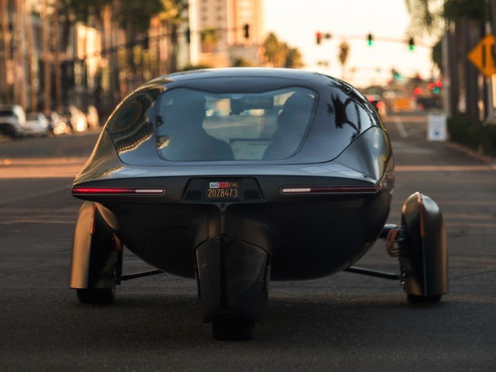 Aptera sEV c&oacute; trang bị c&ocirc;ng nghệ Never Charge t&acirc;n tiến, gi&uacute;p xe đạt cự li di chuyển cực xa