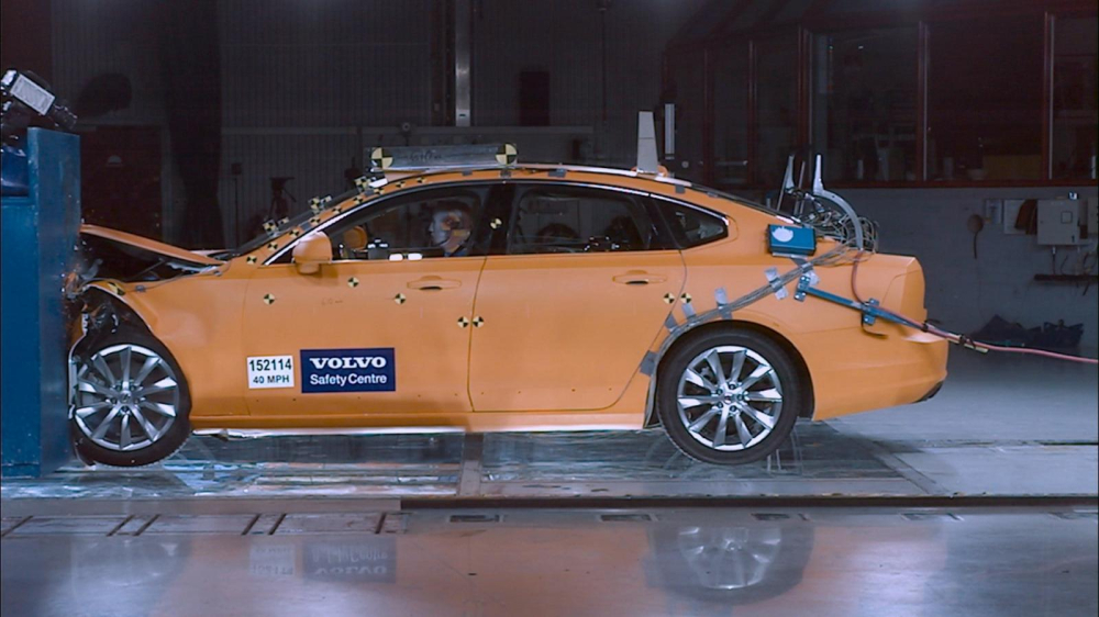 Những chiếc &ocirc; t&ocirc; Volvo sẽ được thử nghiệm va chạm trực diện v&agrave; b&ecirc;n sườn