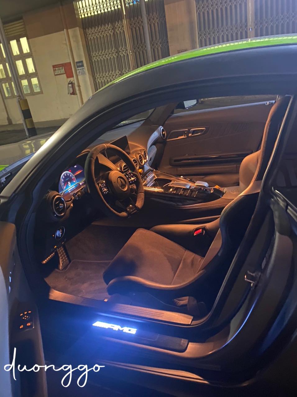 Toàn bộ khoang lái của siêu xe Mercedes-AMG GT R Pro đầu tiên về Việt Nam Toàn bộ khoang lái của siêu xe Mercedes-AMG GT R Pro đầu tiên về Việt Nam