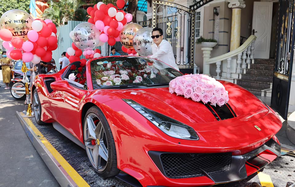 Cận cảnh diện mạo si&ecirc;u xe Ferrari 488 Pista Spider của doanh nh&acirc;n quận 12