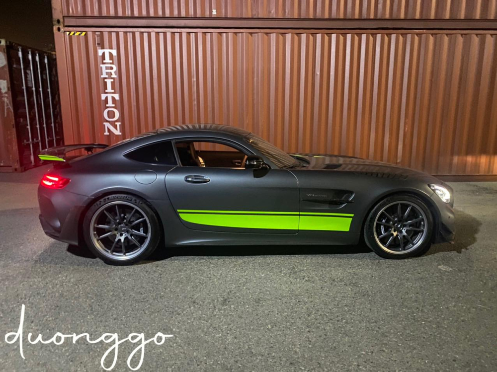 Siêu xe Mercedes-AMG GT R Pro có phần đầu xe dài hơn so với Mercedes-AMG GT R Siêu xe Mercedes-AMG GT R Pro có phần đầu xe dài hơn so với Mercedes-AMG GT R
