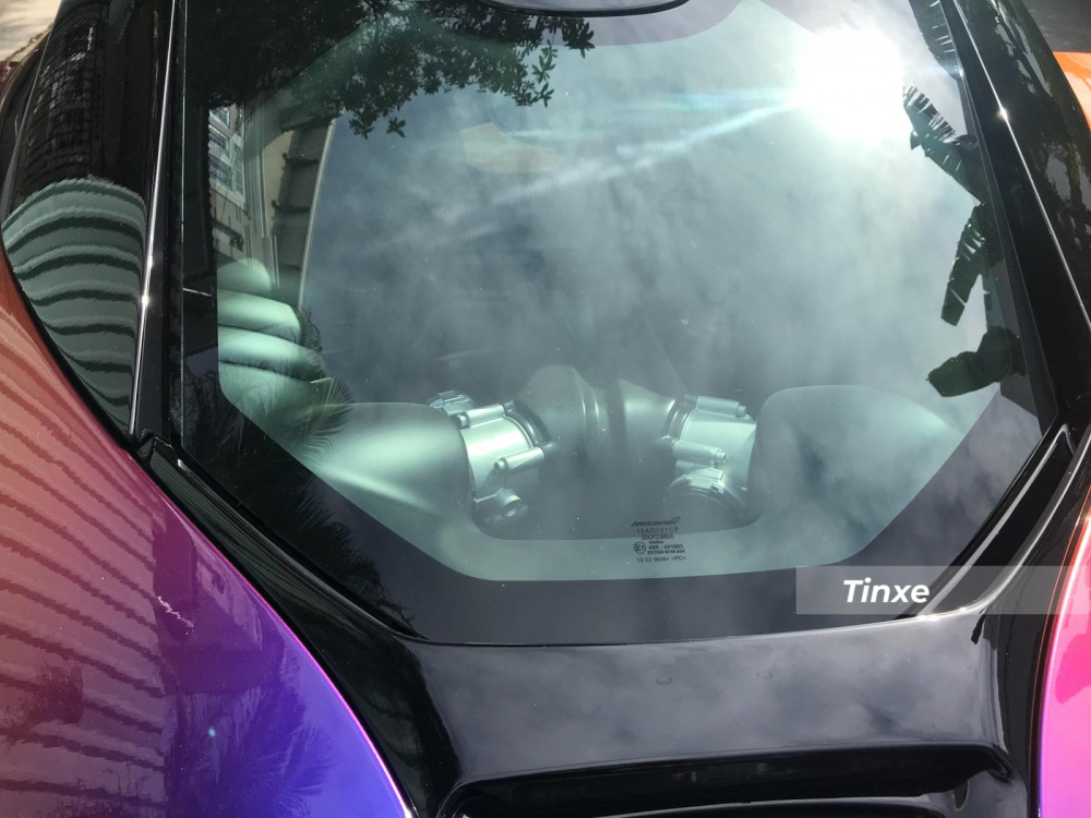 McLaren Senna mang m&agrave;u Cerberus Pearl vẫn được trang bị khối động cơ xăng V8, tăng &aacute;p k&eacute;p, dung t&iacute;ch 4.0 l&iacute;t, lấy từ si&ecirc;u xe McLaren 720S