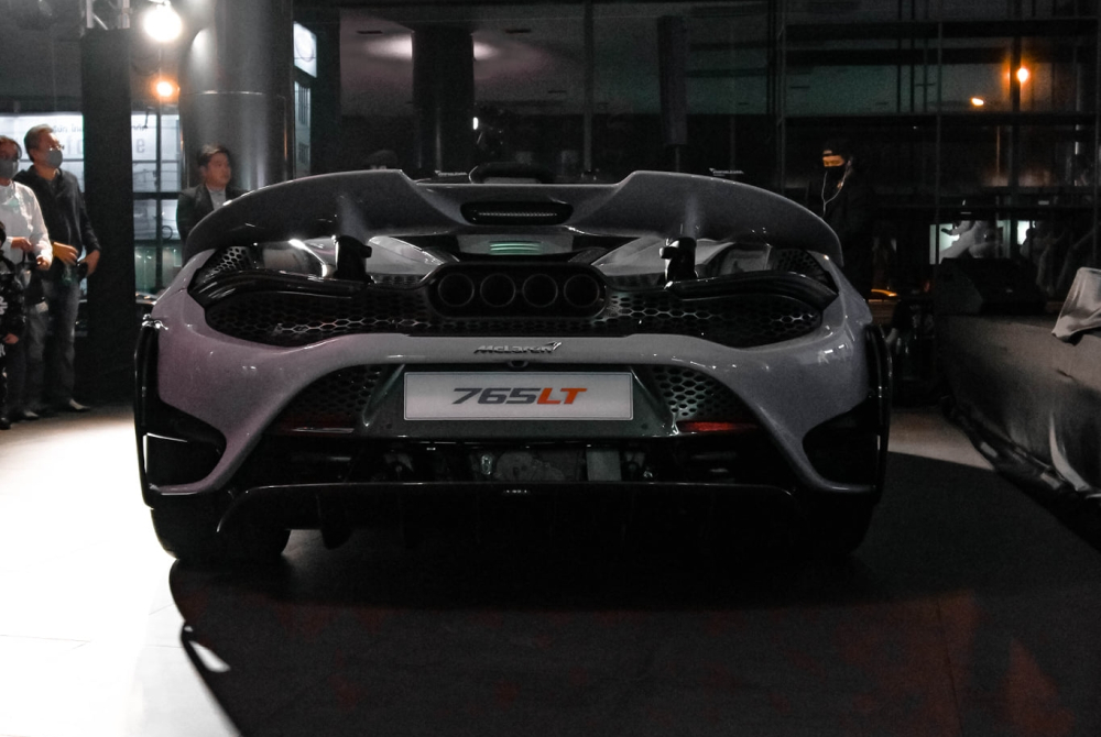 Những h&igrave;nh ảnh si&ecirc;u xe McLaren 765LT đầu ti&ecirc;n đến Th&aacute;i Lan