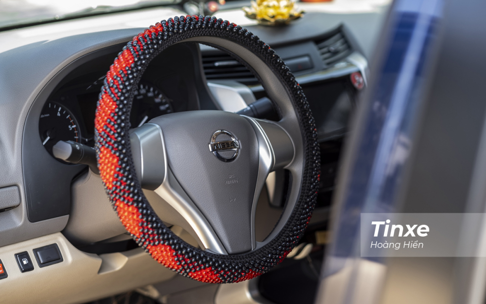 Vô-lăng đơn giản của Nissan Navara EL 2019.