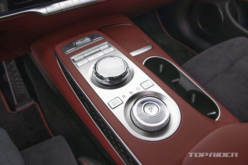 Cụm điều khiển trung t&acirc;m của Genesis GV70 2021 