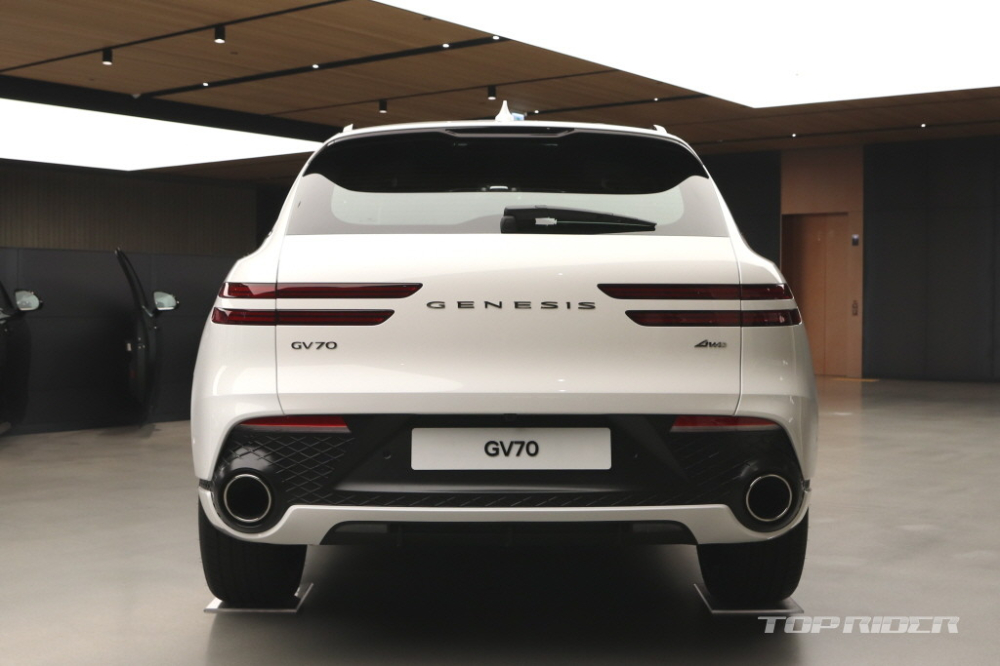 Genesis GV70 2021 với g&oacute;i Sport
