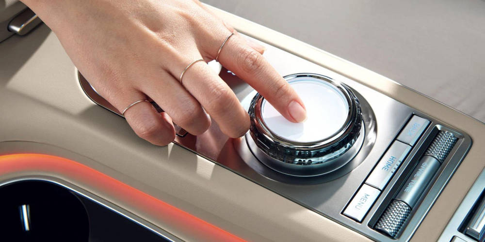 Genesis GV70 2021 c&oacute; t&iacute;nh năng nhận diện bằng v&acirc;n tay