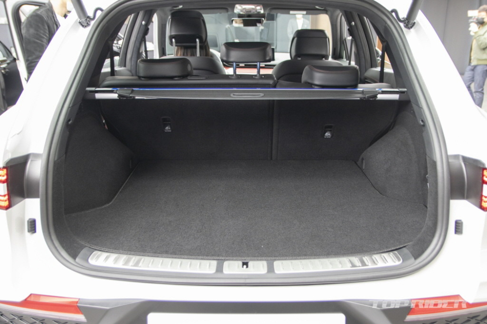 Khoang h&agrave;nh l&yacute; của Genesis GV70 2021 