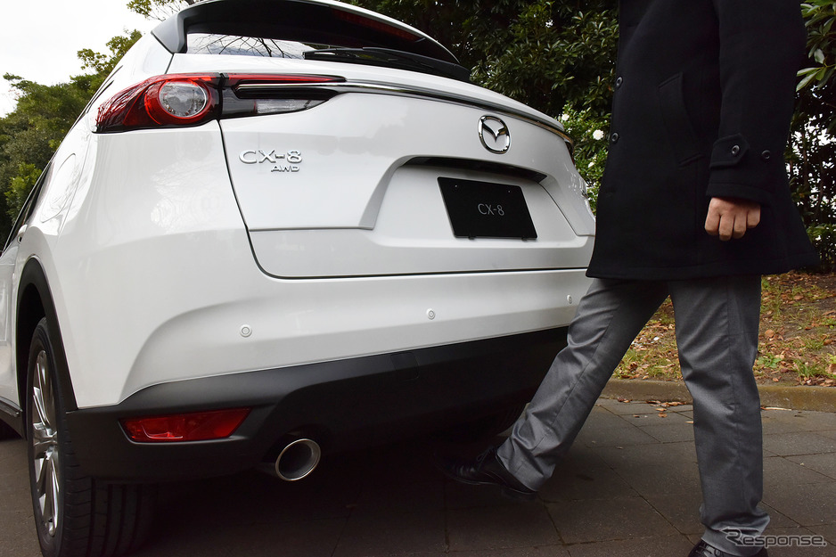 Cửa cốp mở đá chân của Mazda CX-8 Exclusive Mode 2021