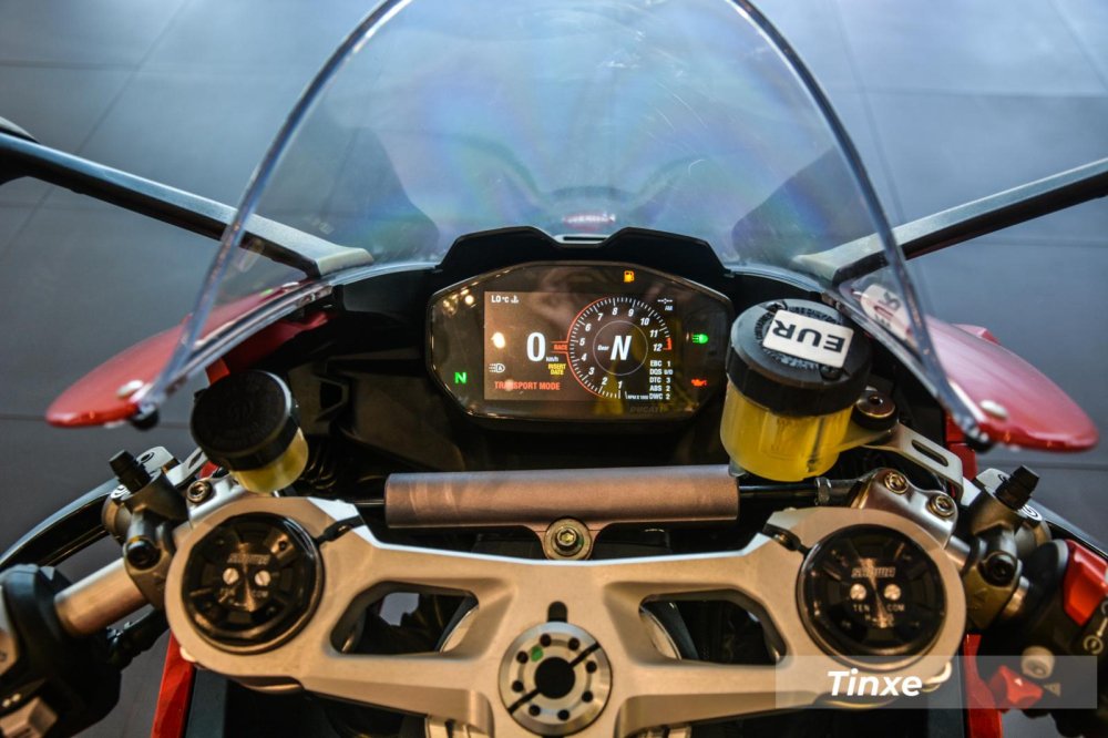 Bộ n&atilde;o của Ducati Panigale V2 2020 vẫn l&agrave; m&agrave;n h&igrave;nh m&agrave;u TFT 4.3 inch