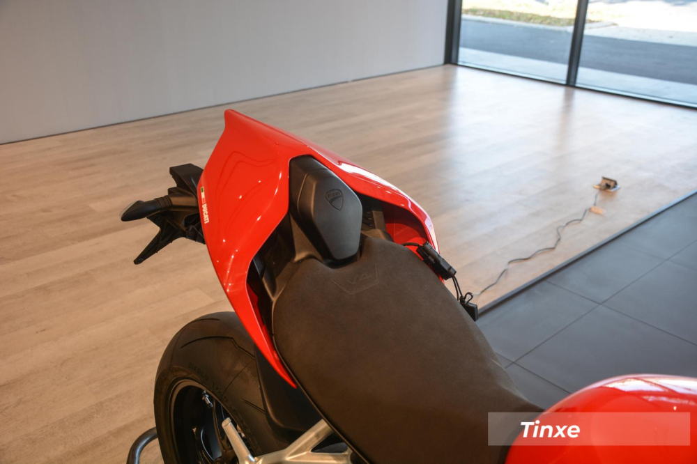 Để làm bạn với Ducati Panigale V4 S 2020 trên các cung đường, ước tính biker Việt phải chi ra 996 triệu đồng Để làm bạn với Ducati Panigale V4 S 2020 trên các cung đường, ước tính biker Việt phải chi ra 996 triệu đồng
