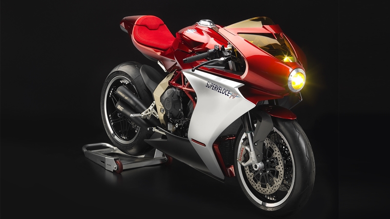 Thiết kế hốc gi&oacute; kh&aacute; giống với MV Agusta Superveloce&nbsp;