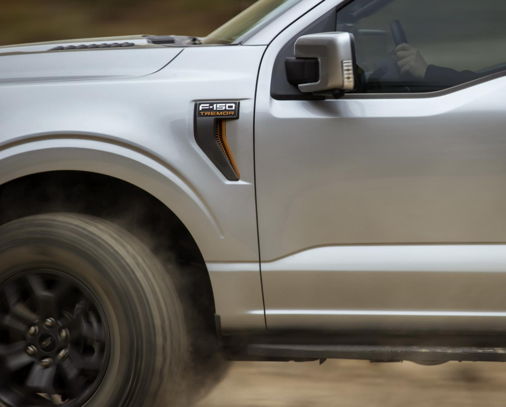Viền khe gió trên chắn bùn trước của Ford F-150 Tremor 2021
