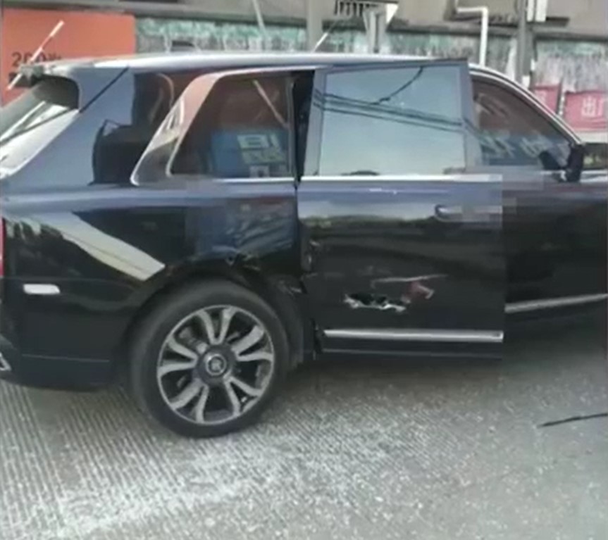 Chiếc Rolls-Royce Cullinan tại hiện trường vụ tai nạn