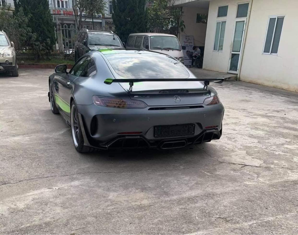 Hình ảnh siêu xe Mercedes-AMG GT R Pro đầu tiên về Việt Nam xuất hiện tại tỉnh Hoà Bình Hình ảnh siêu xe Mercedes-AMG GT R Pro đầu tiên về Việt Nam xuất hiện tại tỉnh Hoà Bình