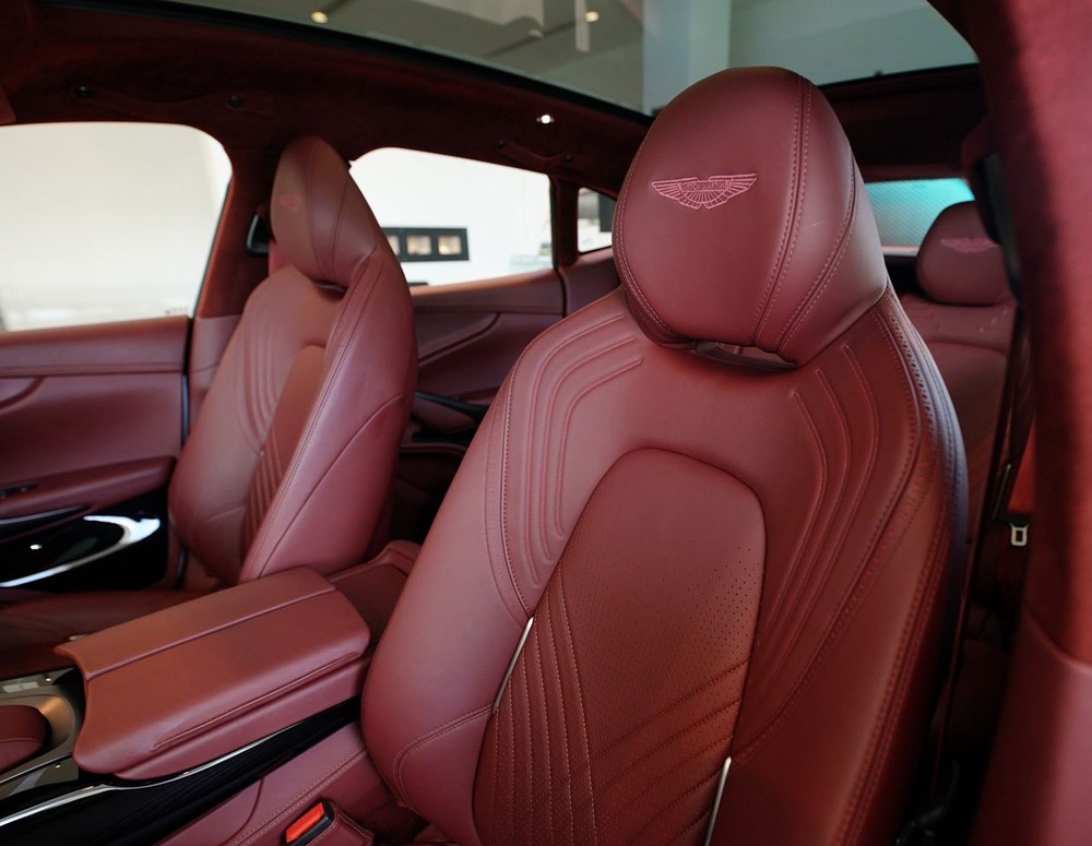 Nội thất của Aston Martin DBX 2020