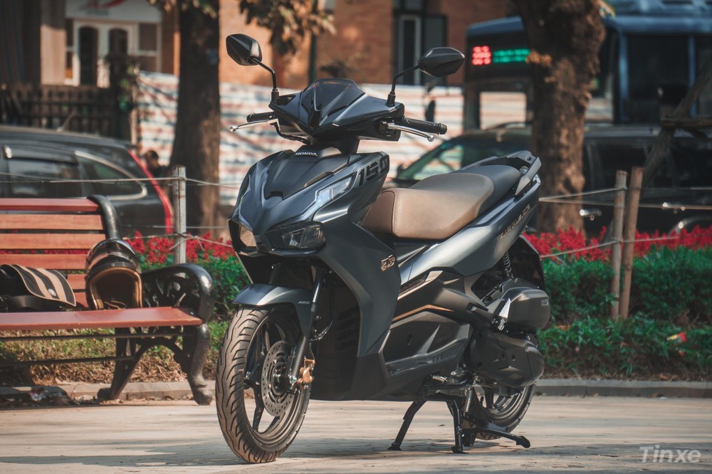 Honda Air Blade rất được ưa chuộng, giá xe scooter này dao động trong khoảng 42-55 triệu đồng, tùy từng phiên bản Honda Air Blade rất được ưa chuộng, giá xe scooter này dao động trong khoảng 42-55 triệu đồng, tùy từng phiên bản