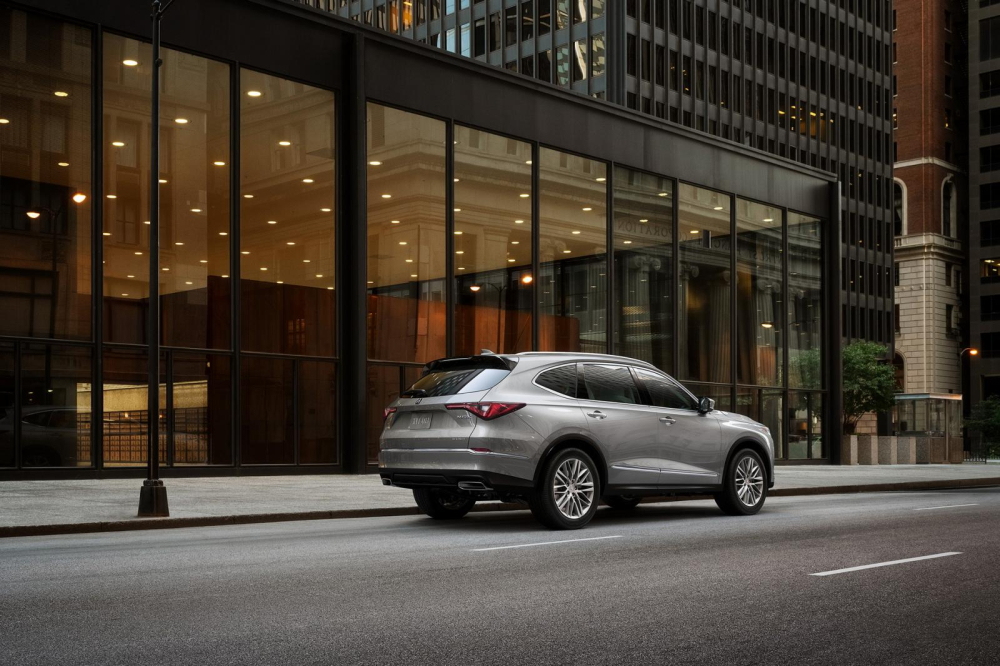 Acura MDX 2022 nhìn từ phía sau Acura MDX 2022 nhìn từ phía sau