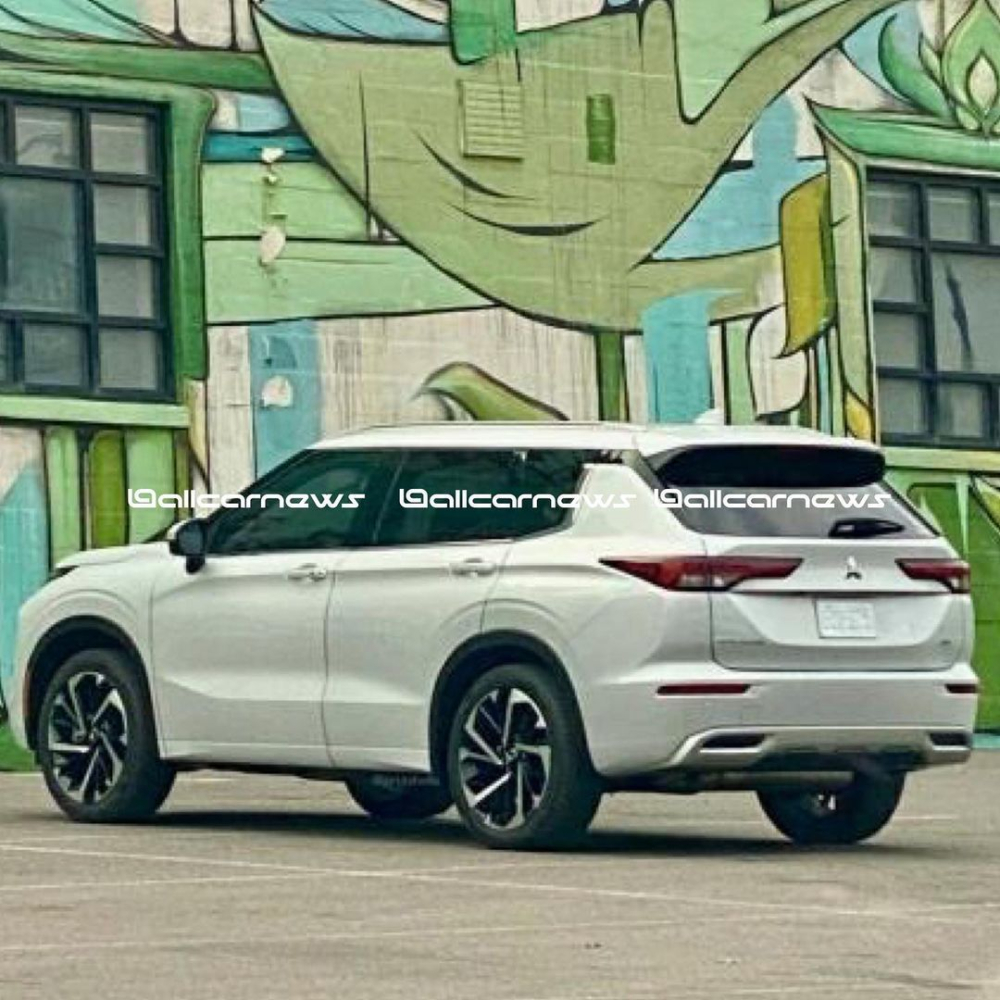 Hình ảnh hé lộ thiết kế đuôi xe của Mitsubishi Outlander 2022