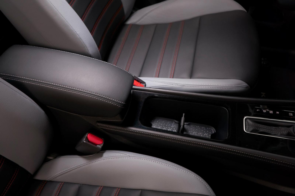 Bệ tì tay trung tâm của Nissan Kick 2021