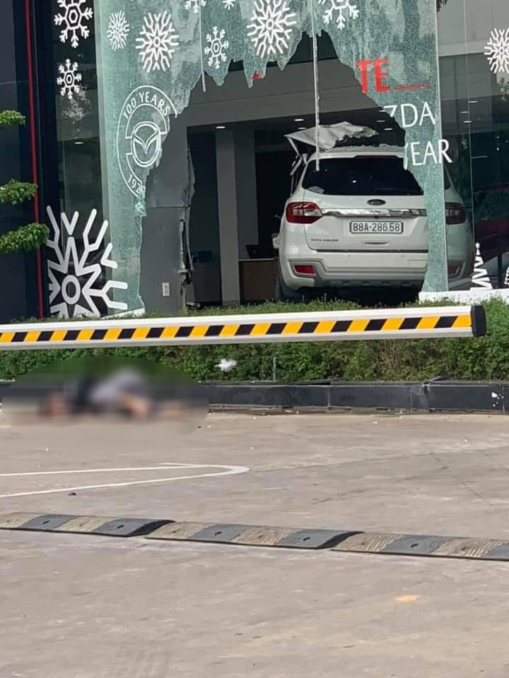 Vụ tai nạn khiến 1 người đàn ông tử vong tại chỗ Vụ tai nạn khiến 1 người đàn ông tử vong tại chỗ