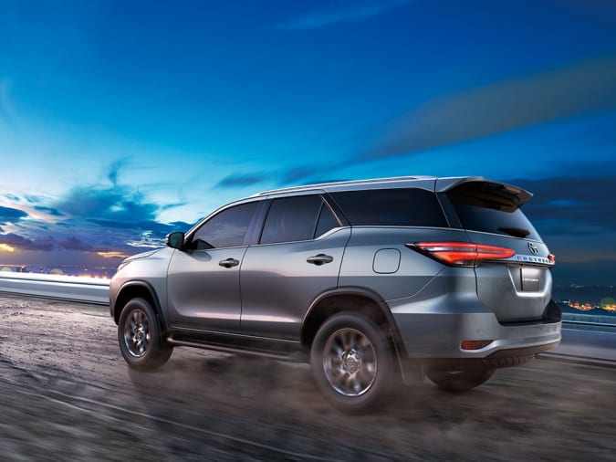 Toyota Fortuner 2021 tại Trung Đ&ocirc;ng c&oacute; động cơ xăng V6, dung t&iacute;ch 4.0 l&iacute;t