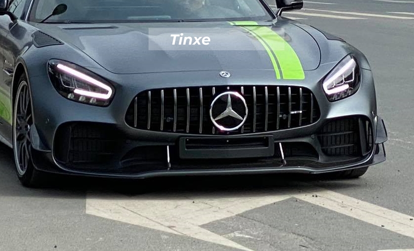 Thiết kế phần đầu xe rất cá tính của siêu xe Mercedes-AMG GT R Pro