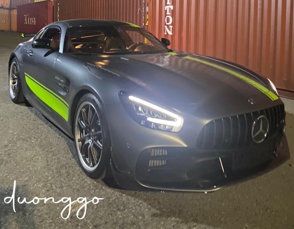 Diện mạo chiếc siêu xe Mercedes-AMG GT R Pro đầu tiên về Việt Nam