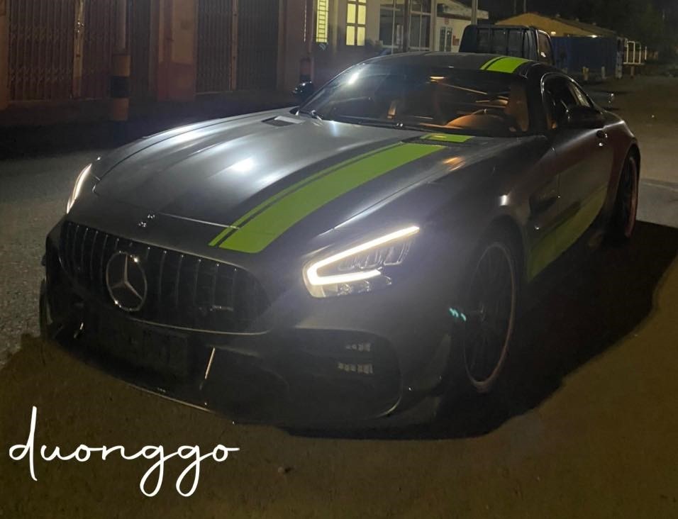Diện mạo chiếc siêu xe Mercedes-AMG GT R Pro đầu tiên về Việt Nam