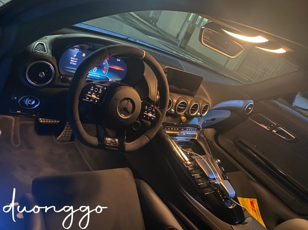 Nội thất chiếc siêu xe Mercedes-AMG GT R Pro độc nhất Việt Nam