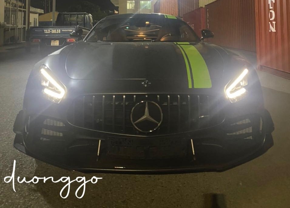 Diện mạo chiếc siêu xe Mercedes-AMG GT R Pro đầu tiên về Việt Nam