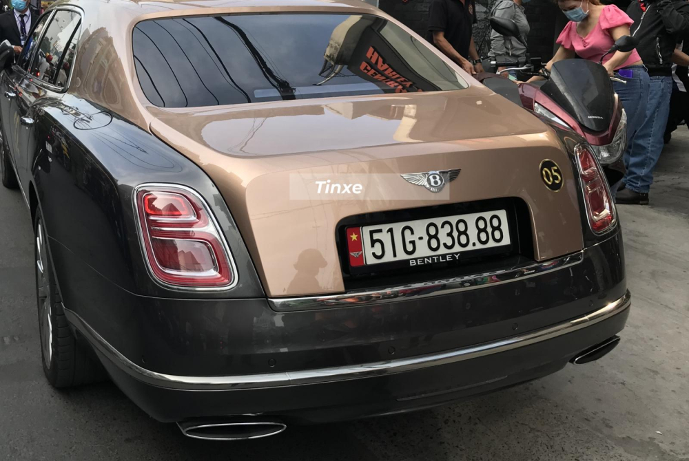 Bentley Mulsanne EWB với 2 t&ocirc;ng m&agrave;u sơn của chủ nh&acirc;n McLaren Senna độc nhất Việt Nam