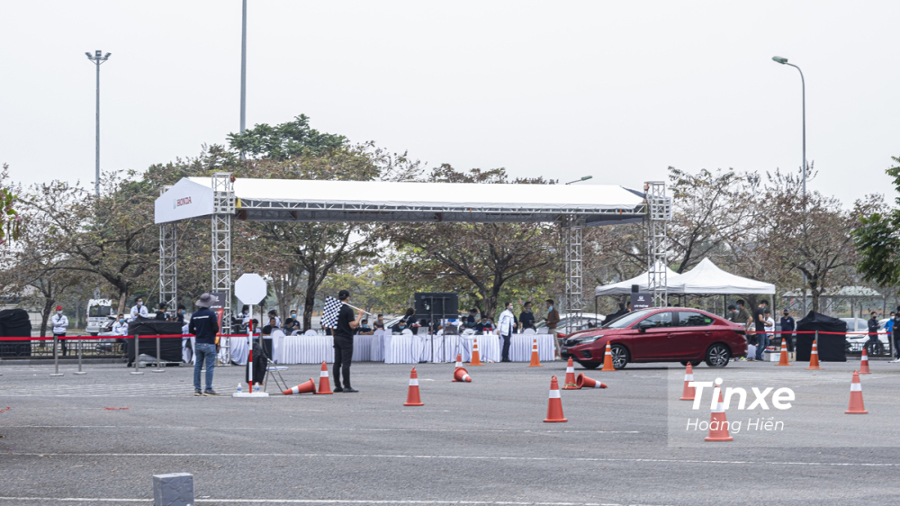 Honda City 2020 với b&aacute;n k&iacute;nh v&ograve;ng quay chỉ 5 m&eacute;t cho thấy sự linh hoạt của m&igrave;nh tr&ecirc;n những đoạn đường nhỏ hẹp.