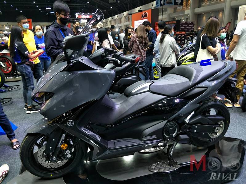 Yamaha Tmax 560 2021 với bộ m&agrave;u x&aacute;m xi măng ho&agrave;n to&agrave;n mới